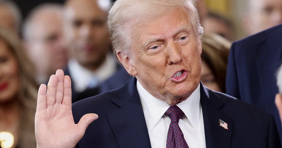 Американският президент Доналд Тръмп нареди снощи икономически санкции и ограничения