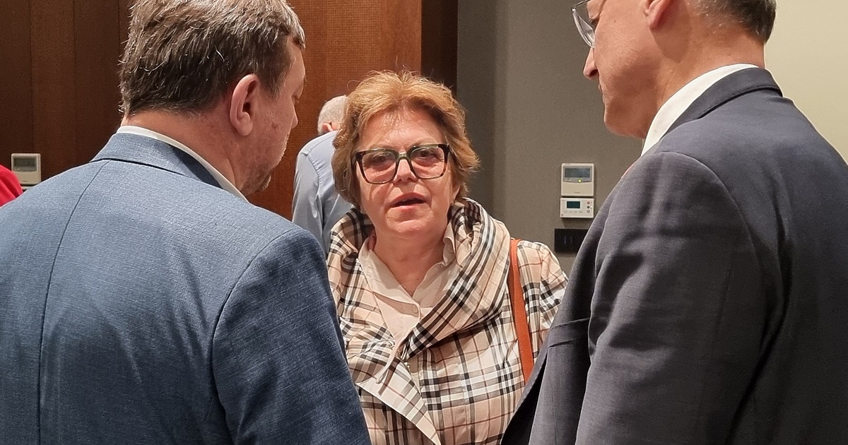 Партиите Движение 21“ и Българската пролет“ подават заявления за напускане