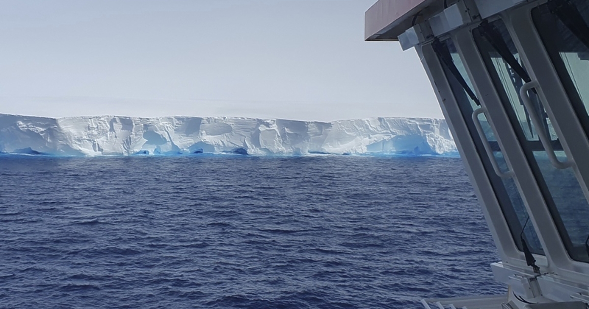 Най-големият айсберг в света е на път да се сблъска