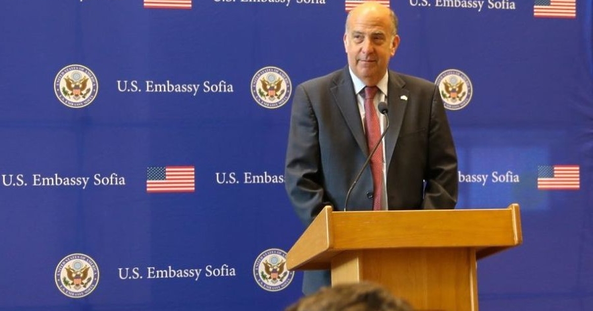 Кенет Мертен вече не е посланик на САЩ в България.