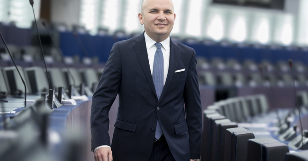 Три са нещата с нашата подкрепа. Първо да се укрепи