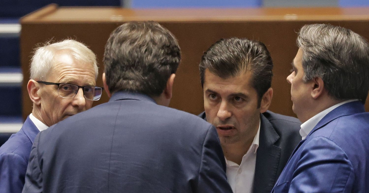 Къде е управленската програма на новата тройна коалиция ГЕРБ-БСП и