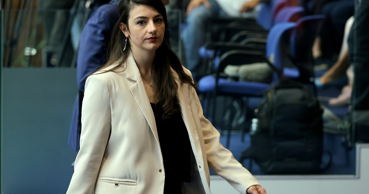 Аз, за разлика от Еврото, явно съм субект от по-висок