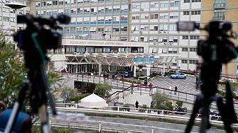 Инфекцията на дихателните пътища на папа Франциск е наложила изменение