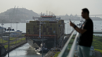 Най големият кораб в света превозващ автомобили премина през Панамския канал