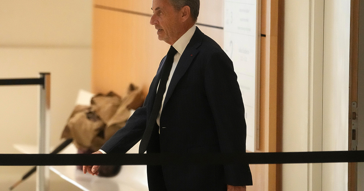 Никола Саркози стана днес първият бивш президент в историята на