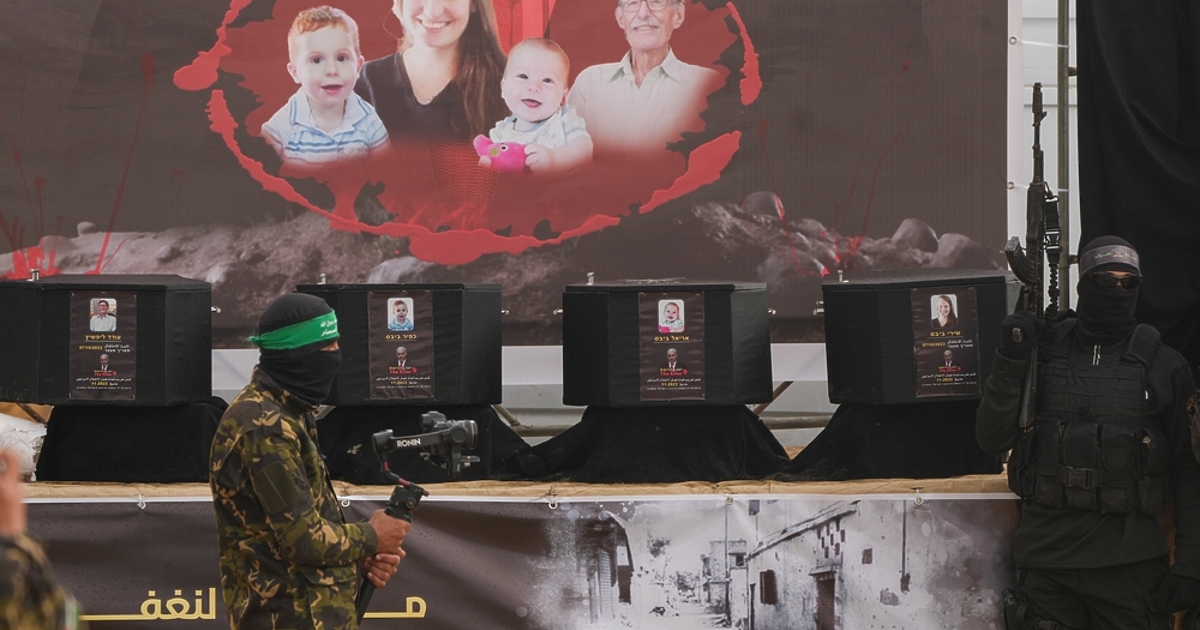 Едно от телата на убити заложници, които Хамас“ предаде в