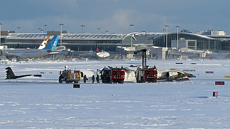 Самолет на американската авиокомпания Делта Еърлайнс с 80 души на