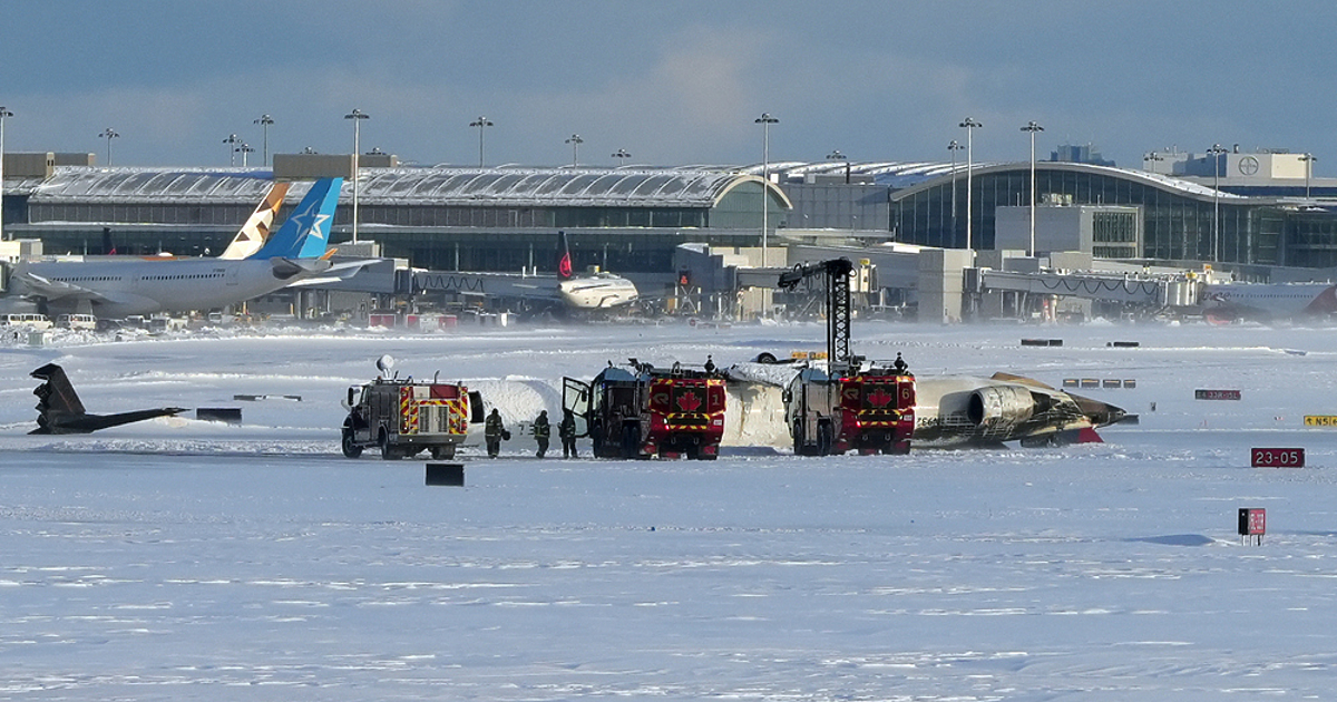 Самолет на американската авиокомпания Делта Еърлайнс с 80 души на