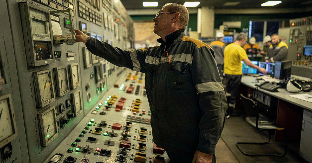 (парламентът на Украйна) прие днес закон, разрешаващ закупуването на двата