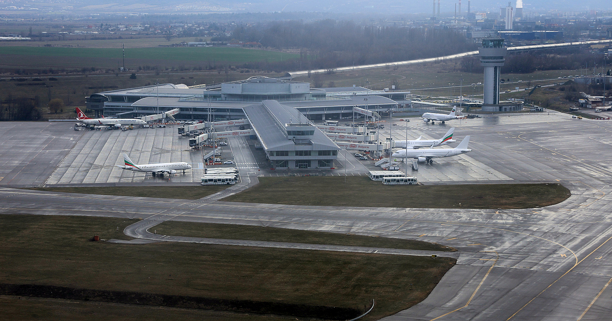 Президентът Румен Радев наименува летище София на името на Апостола