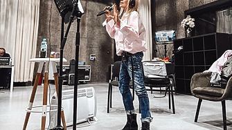 Тази вечер е първият концерт от националното турне на Лили Иванова  Домакин