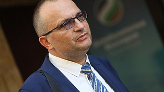 Правителството изглежда че саботира собствения си план за влизане в