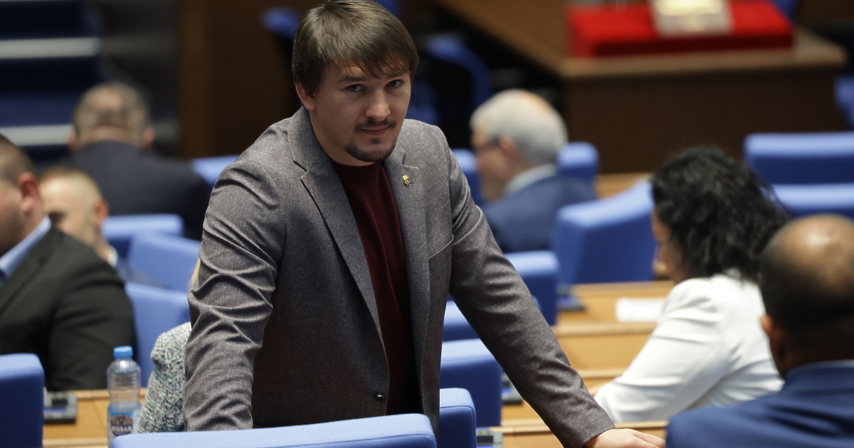 Народният представител от ГЕРБ-СДС Даниел Александров сам се е отказал