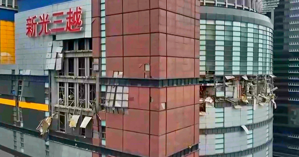 Най-малко четирима души загинаха, а 26 души бяха ранени при