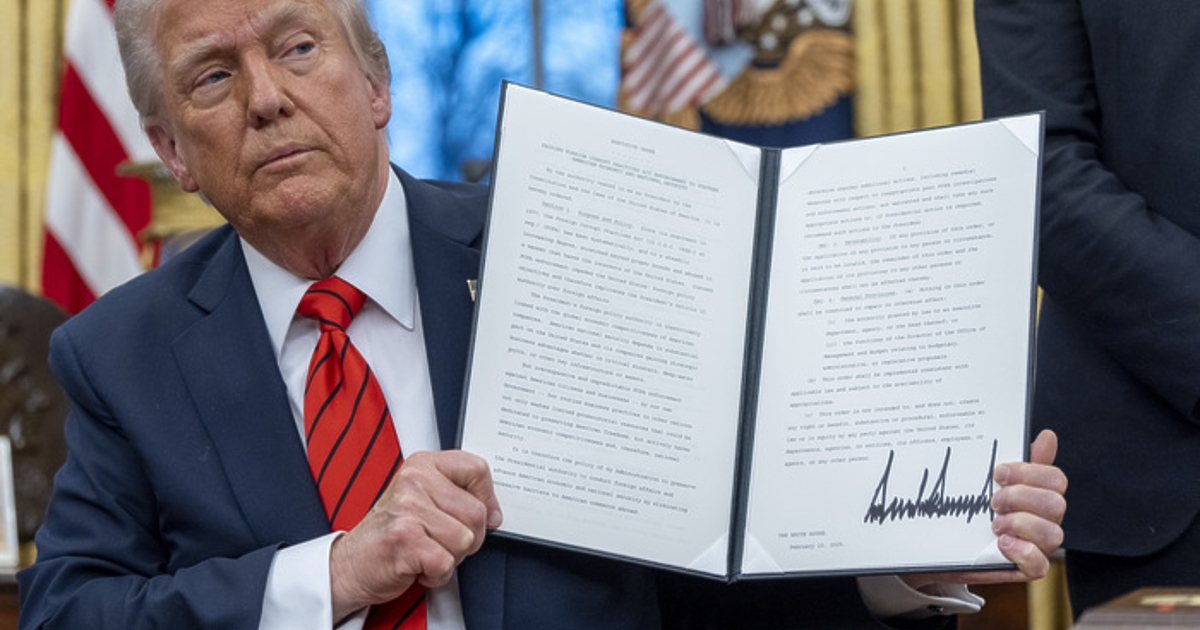 Както бе обещал, американският президент Доналд Тръмп наложи мита от