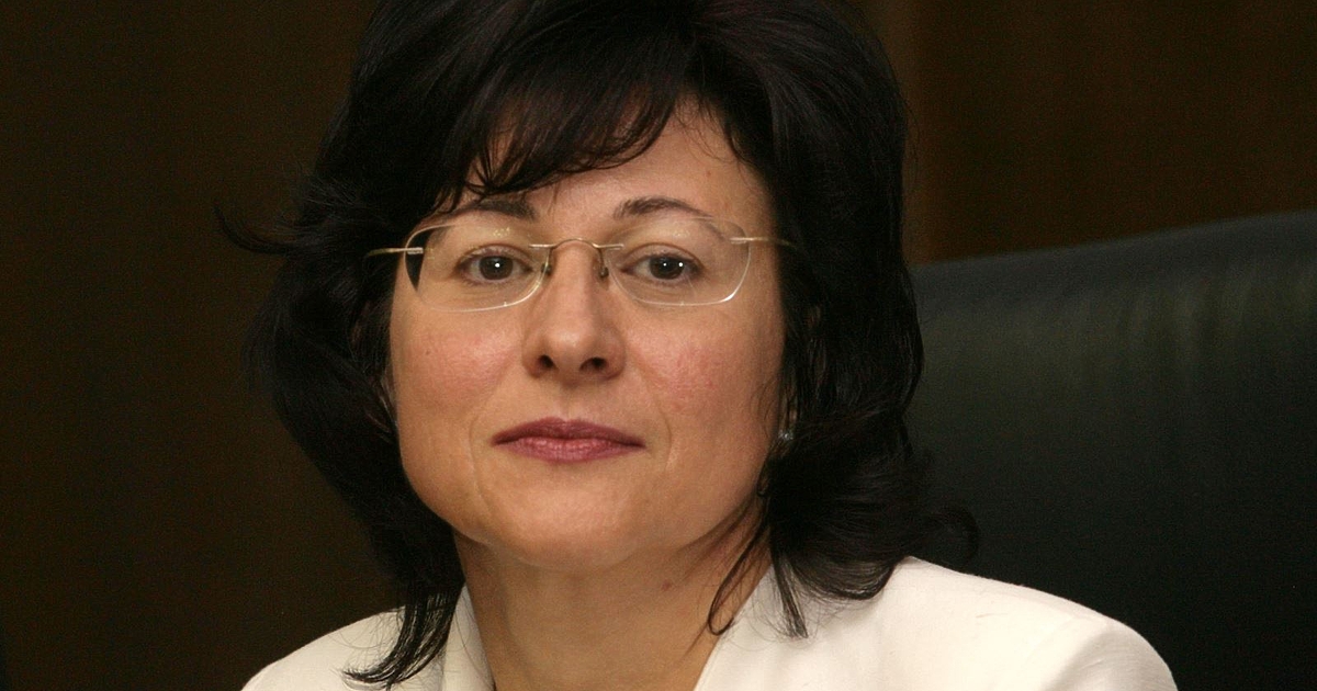  Конституционният съд при неприключило конституционно дело не дължи предоставяне на