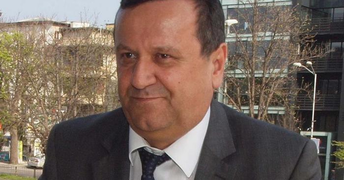 Създава се внушение, че ДПС-ДПС извива ръцете на управляващите за