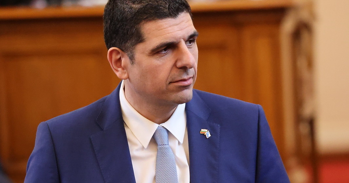 Делян Пеевски, президентът Румен Радев и партия Възраждане са в заговор