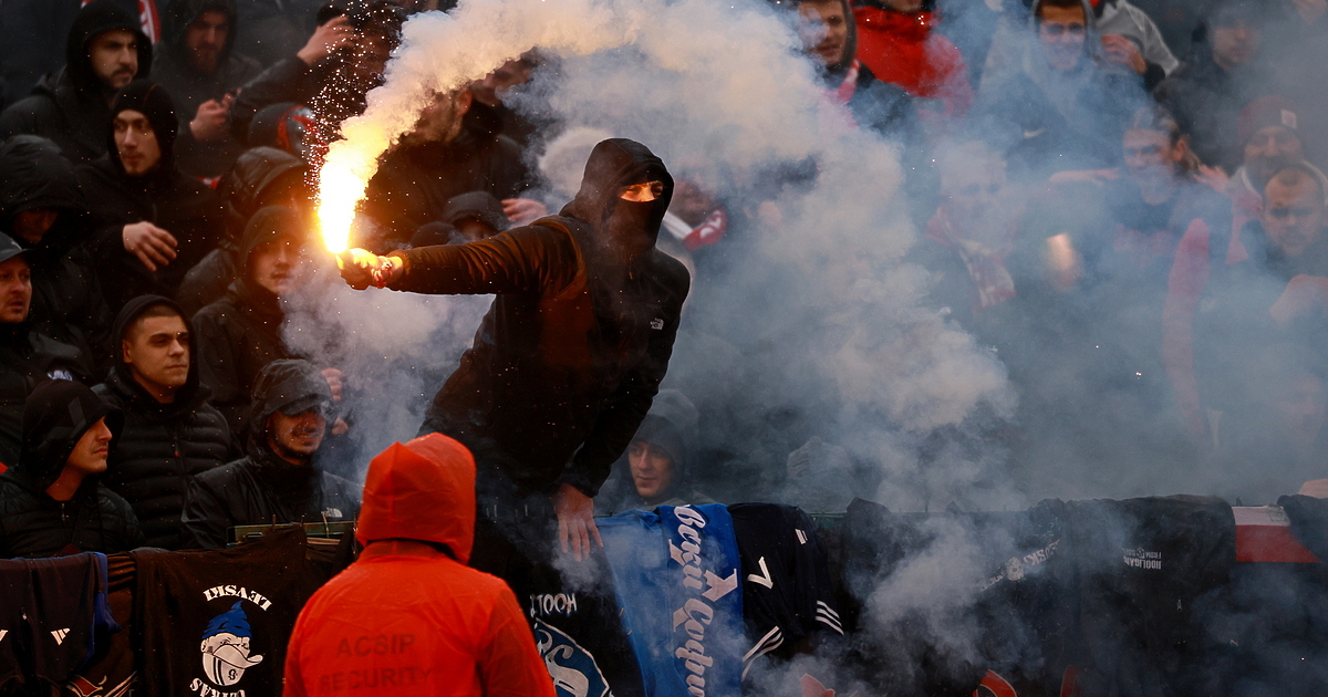 Общо 31 души са задържани по време на дербито между