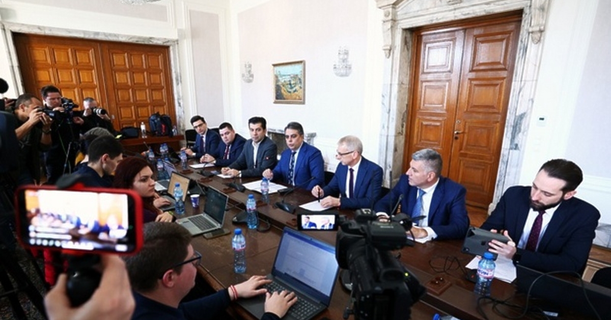 Съпредседателят на Продължаваме промяната Асен Василев заяви, че управляващите се