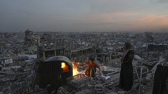 Най малко 220 души загинаха при израелски въздушни удари в Газа