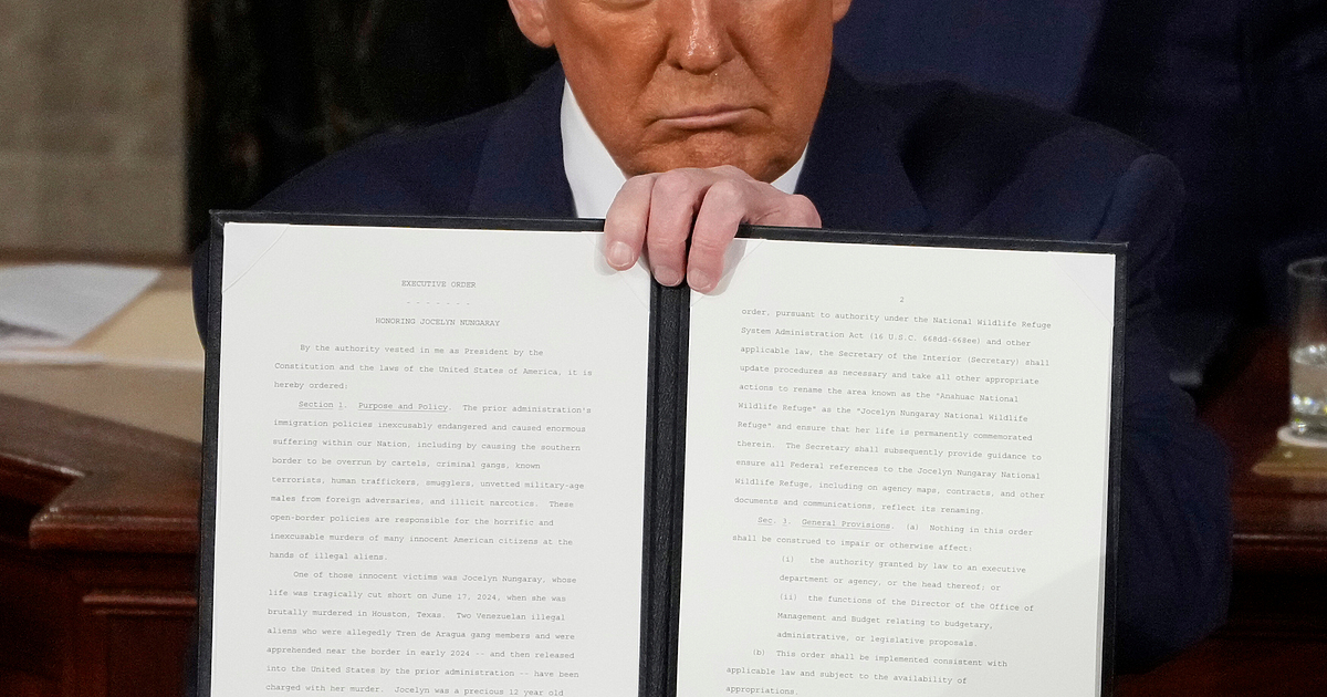 След , Доналд Тръмп получи първи удар от свои -