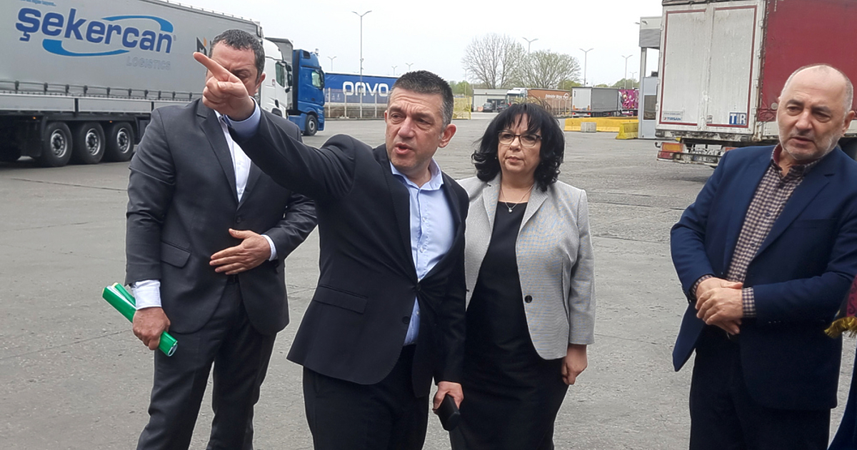 Грешно планиране. Такова е официалното обяснение за това защо реконструкцията