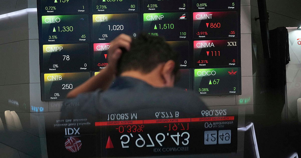 След краткото възстановяване на борсите вчера днес продължава свободното им