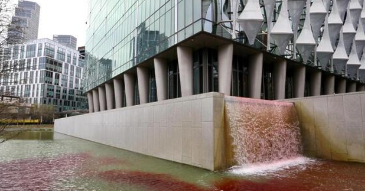 Британската полиция арестува шефа на британския клон на Грийнпийс, след