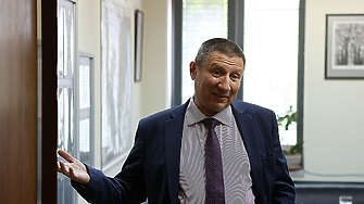 Върховният административен съд спира делото за прекратената от ВСС процедура