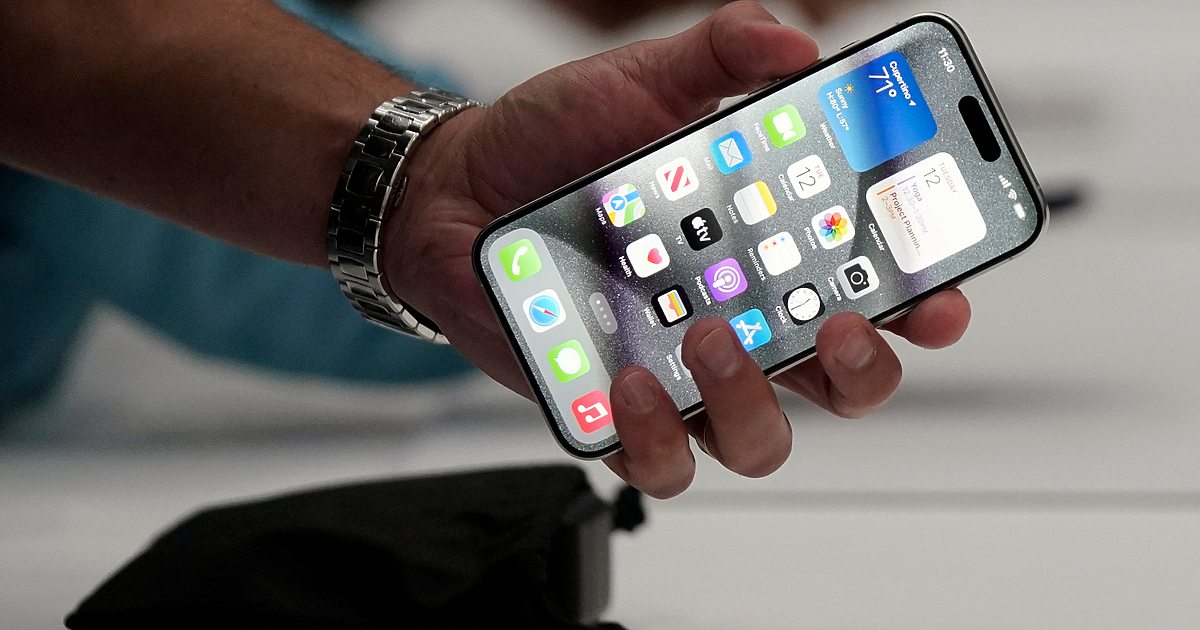 Въпреки натиска на Тръмп и усилията на Apple, сглобяването на