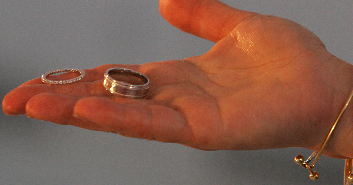 Полицията в Индия издирва 20-годишен младеж, който избягал с 40-годишната