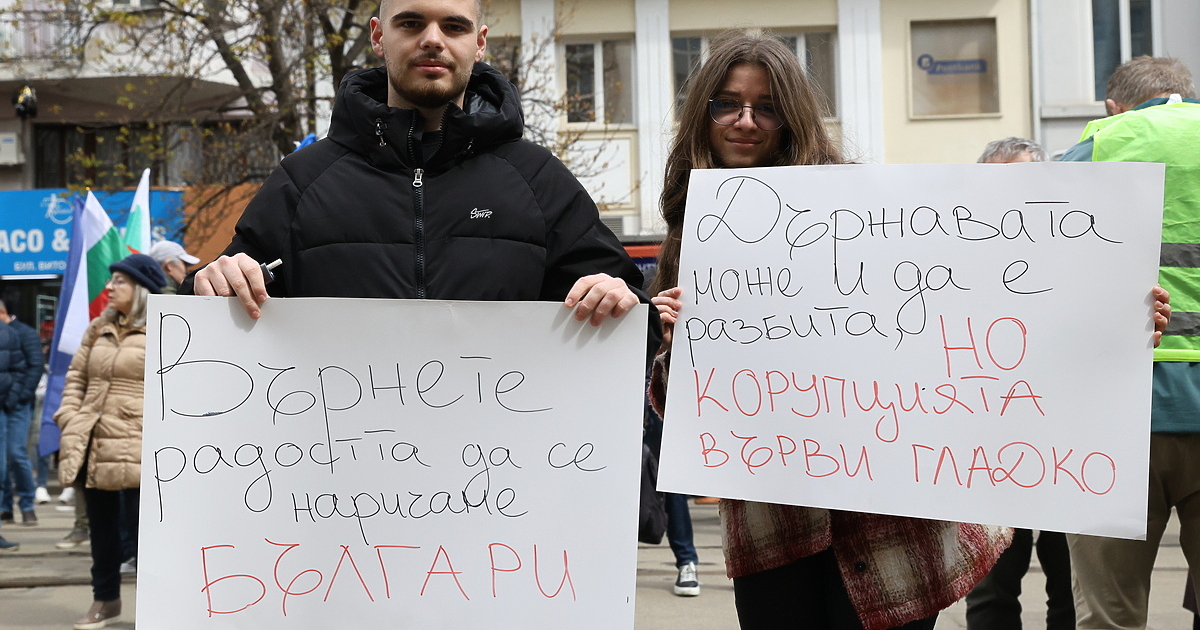 В съботния 12 март вълна от протести обхвана страната след