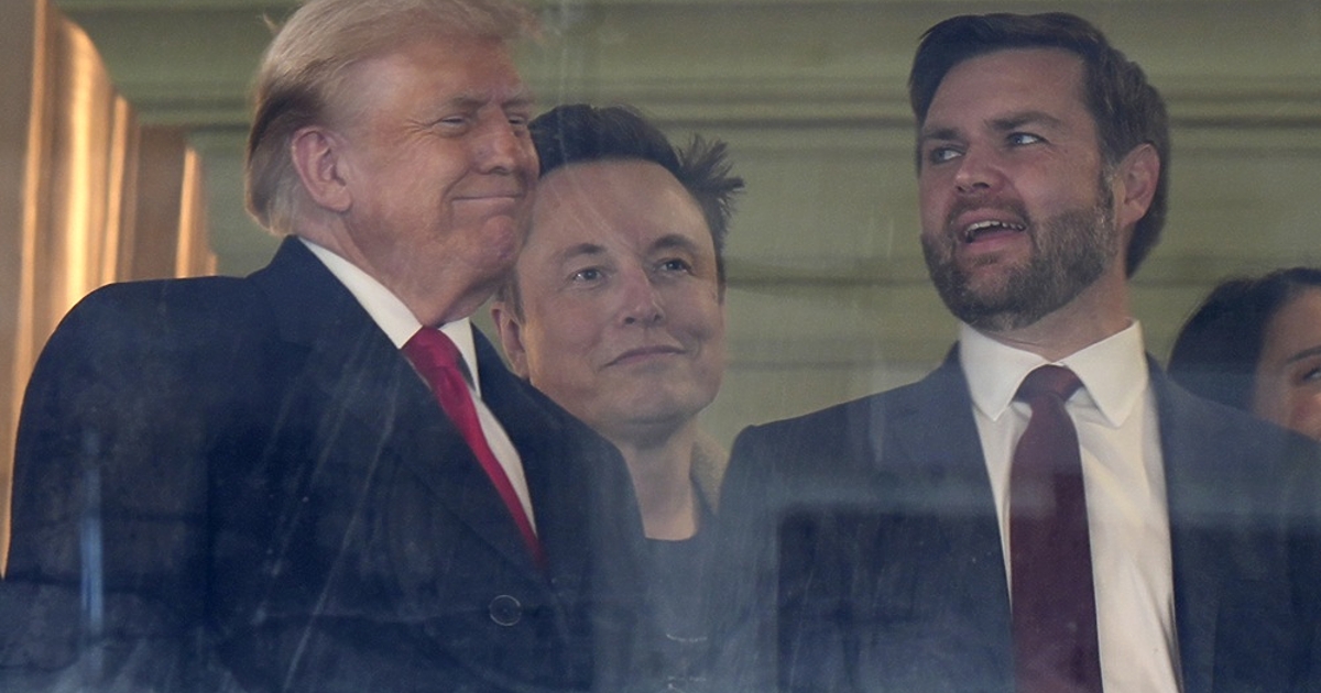 Най-висшият кръг управляващи във Вашингтон планират военни операции в комерсиалната