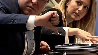 Парламентът първоначално одобри но след това отхвърли инициатива на Продължаваме