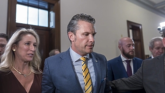 Шефът на Пентагона Пийт Хегсет водил съпругата си Дженифът на срещи