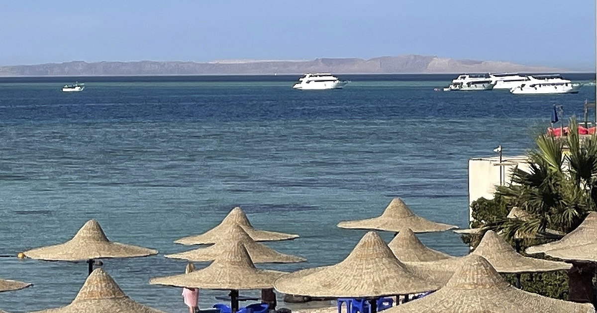 Най-малко шестима души загинаха, а деветима са ранени, след потъването на