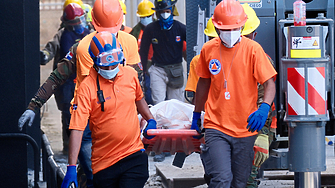 Най малко 218 станаха жертвите при рухването на покрив на нощен