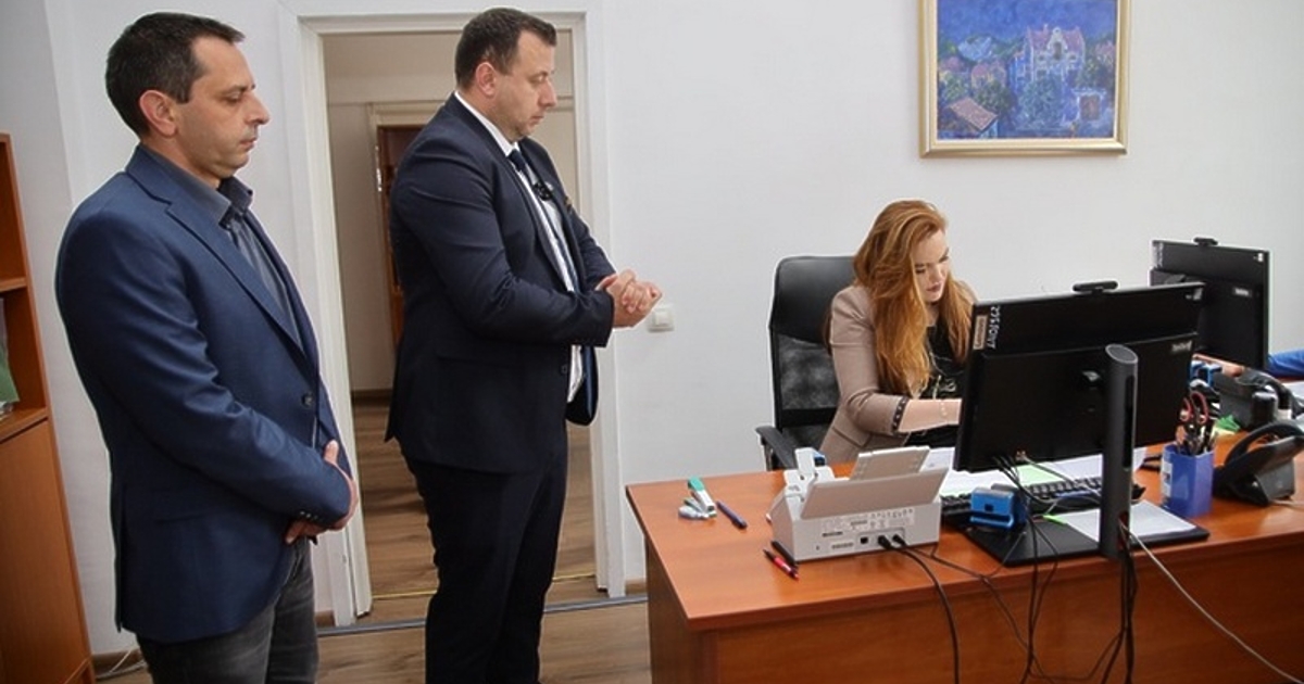 С 54 подписа парламентарните групи на Възраждане, Морал, единство и чест