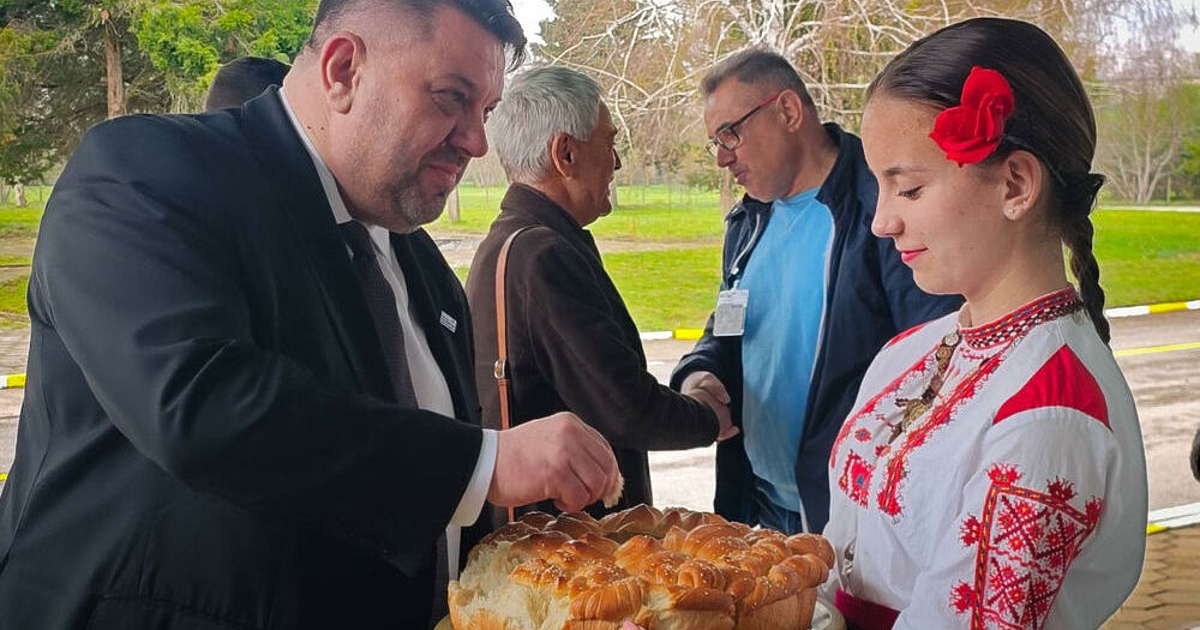 Правителството няма да се меси в скандала с българския европрокурор