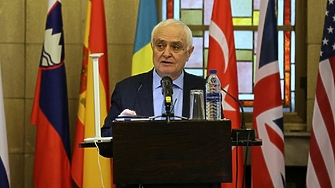 Българският военен министър Атанас Запрянов ще пропусне срещата с колегите