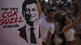 Достъпът до профила на затворения кмет на Истанбул Екрем Имамоглу