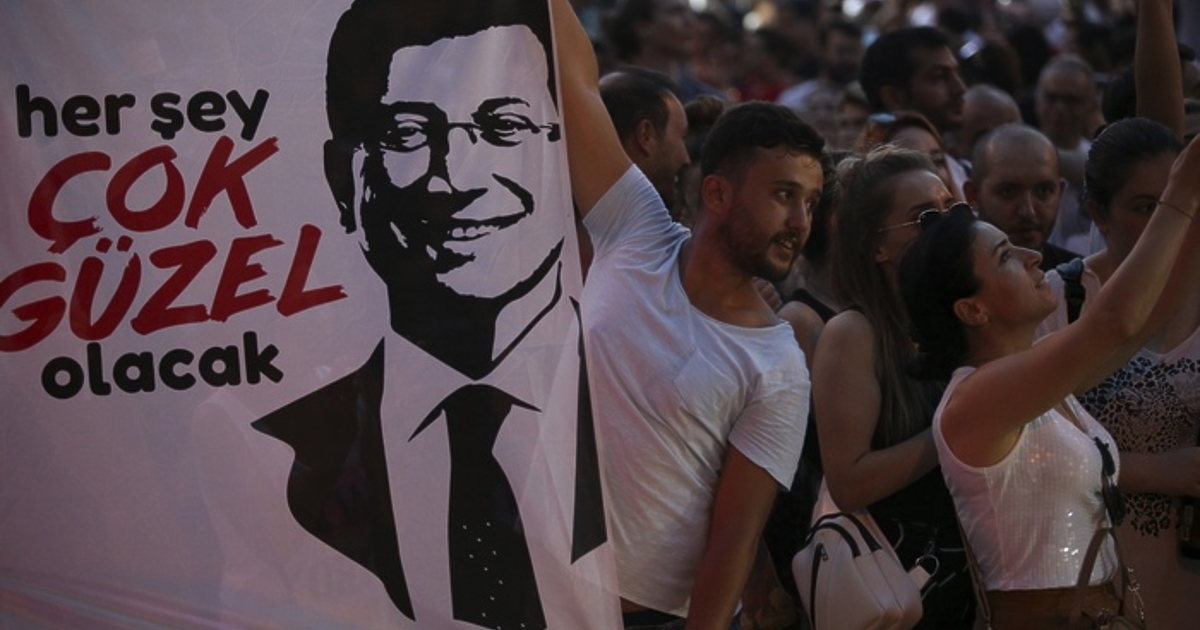 Достъпът до профила на затворения кмет на Истанбул Екрем Имамоглу,