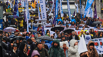 Турската полиция задържа стотици демонстранти в Истанбул които се опитаха