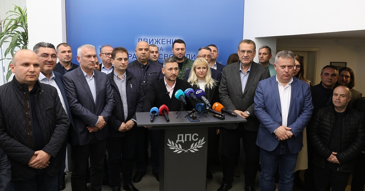 ДПС-Доган най-сетне напусна управлението, в което така и не влезе,