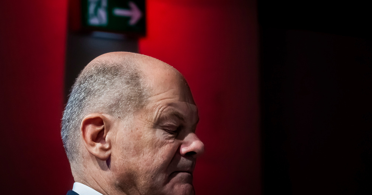 Отиващият си германски канцлер Олаф Шолц е избрал необичайна, но