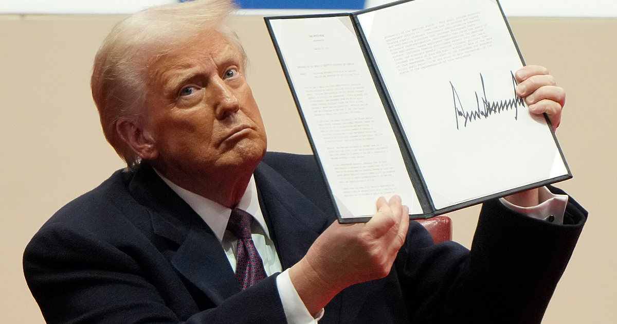 Одобрението към Доналд Тръмп е значително спаднало след почти 100