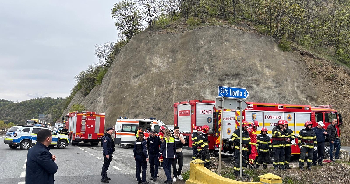 Български гражданин е загиналият при инцидента с микробуса, който падна