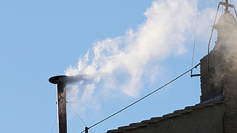 Бял дим се издига тази вечер от Сикстинската капела във